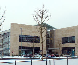 Das 4-stöckige Gebäude auf dem Business Campus Garching erhielt Aluminium Fenster und Aluminium-Pfosten-Riegel-Fassade aus dem Hause Wölz