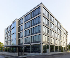 Das neue Verwaltungsgebäude bietet auf 5 Stockwerken 5000 qm Bürofläche